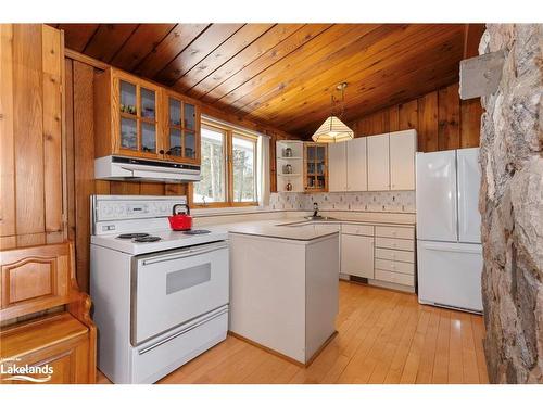 1058 Echo Bay Road, Lake Of Bays, ON - Indoor Photo Showing Kitchen