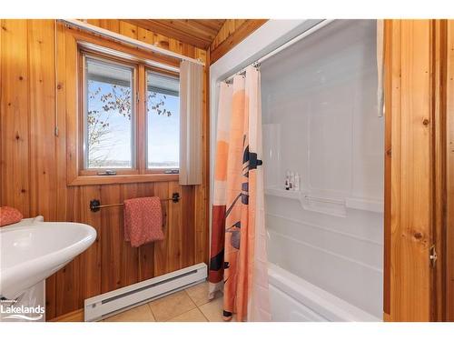 1058 Echo Bay Road, Lake Of Bays, ON - Indoor Photo Showing Bathroom
