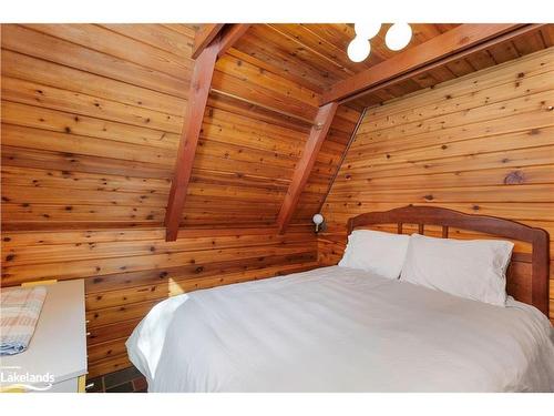 1058 Echo Bay Road, Lake Of Bays, ON - Indoor Photo Showing Bedroom