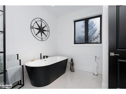 117 Leslie Street, Wasaga Beach, ON - Indoor Photo Showing Bathroom