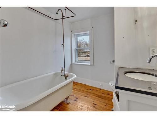 303 Four Points Road, Dunsford, ON - Indoor Photo Showing Bathroom