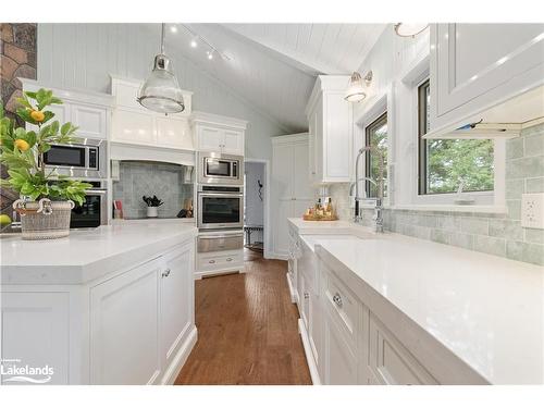 31 Moss Island, Seguin, ON - Indoor Photo Showing Kitchen With Upgraded Kitchen