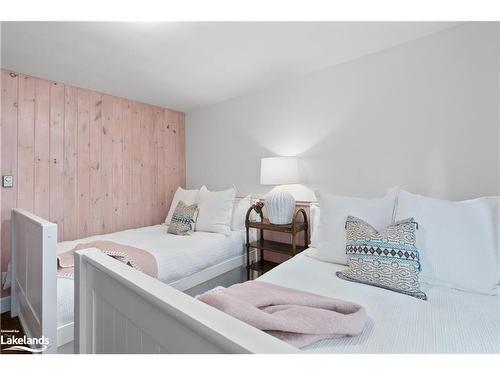 31 Moss Island, Seguin, ON - Indoor Photo Showing Bedroom