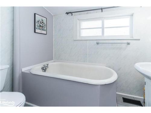 221 Violet Street, Gravenhurst, ON - Indoor Photo Showing Bathroom