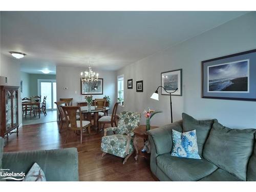 16 Acorn Crescent, Wasaga Beach, ON - Indoor Photo Showing Living Room