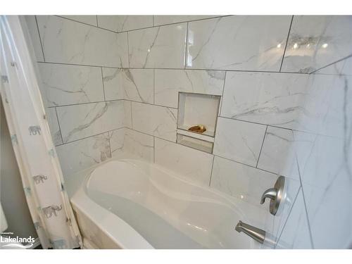 16 Acorn Crescent, Wasaga Beach, ON - Indoor Photo Showing Bathroom
