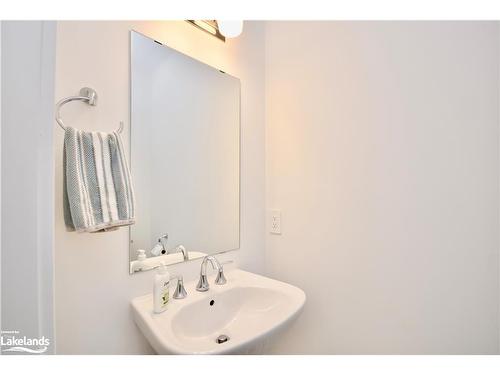 22 Allison Lane, Midland, ON - Indoor Photo Showing Bathroom