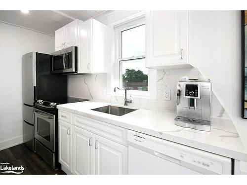 303-110 Sykes Street N, Meaford, ON - Indoor Photo Showing Kitchen