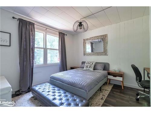 1560 Bear Cave Road, Muskoka Lakes, ON - Indoor Photo Showing Bedroom