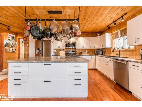 B55-19 Moon Island, The Archipelago, ON - Indoor Photo Showing Kitchen