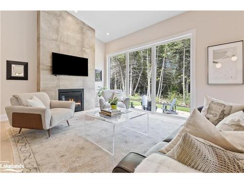 113 Tekiah Road, The Blue Mountains, ON - Indoor Photo Showing Living Room With Fireplace