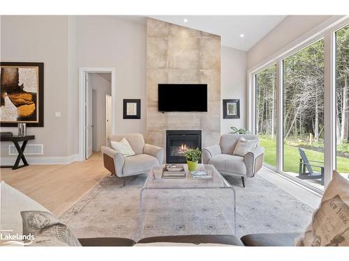 113 Tekiah Road, The Blue Mountains, ON - Indoor Photo Showing Living Room With Fireplace