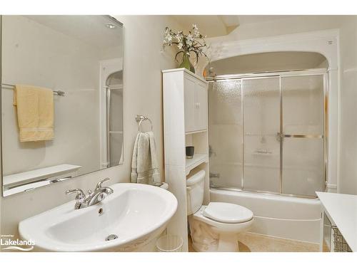 304-110 Steamship Bay Road, Gravenhurst, ON - Indoor Photo Showing Bathroom