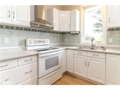 15 Hawthorne Drive, Innisfil, ON - Indoor Photo Showing Kitchen With Double Sink