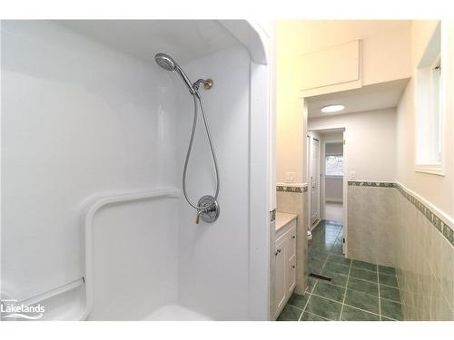 15 Hawthorne Drive, Innisfil, ON - Indoor Photo Showing Bathroom
