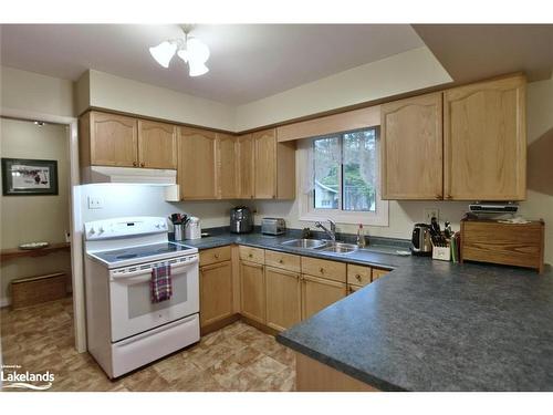 1030 Sixth Street, Clearview, ON - Indoor Photo Showing Kitchen With Double Sink
