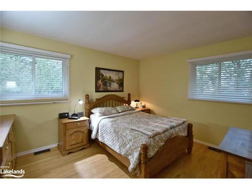 1030 Sixth Street, Clearview, ON - Indoor Photo Showing Bedroom