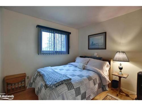 1030 Sixth Street, Clearview, ON - Indoor Photo Showing Bedroom