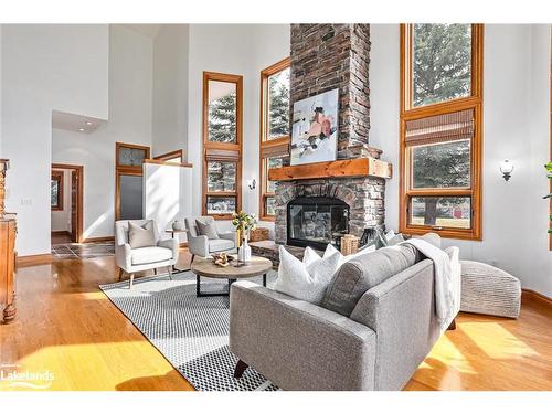 137 Pioneer Lane, The Blue Mountains, ON - Indoor Photo Showing Living Room With Fireplace