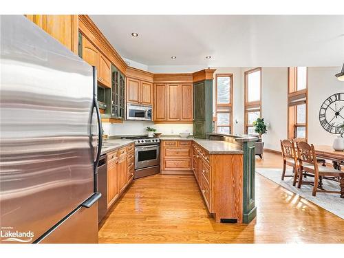 137 Pioneer Lane, The Blue Mountains, ON - Indoor Photo Showing Kitchen