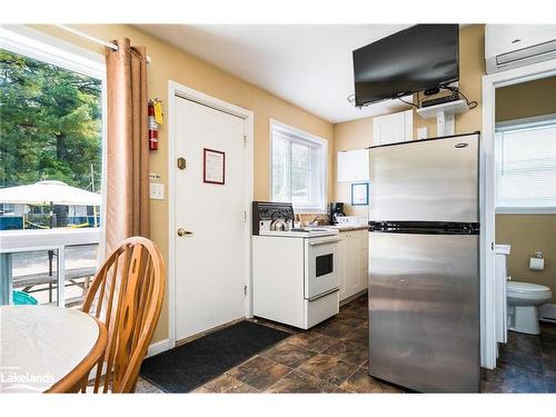 725 River Road E, Wasaga Beach, ON - Indoor Photo Showing Kitchen