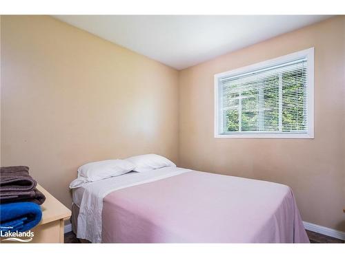 725 River Road E, Wasaga Beach, ON - Indoor Photo Showing Bedroom