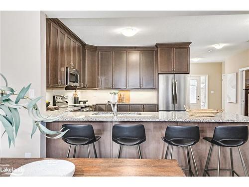 133 Conservation Way, Collingwood, ON - Indoor Photo Showing Kitchen With Upgraded Kitchen
