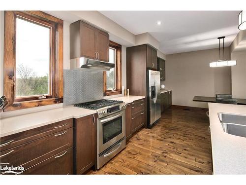 119 Venture Boulevard, The Blue Mountains, ON - Indoor Photo Showing Kitchen With Double Sink