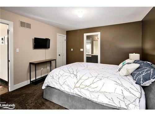 119 Venture Boulevard, The Blue Mountains, ON - Indoor Photo Showing Bedroom