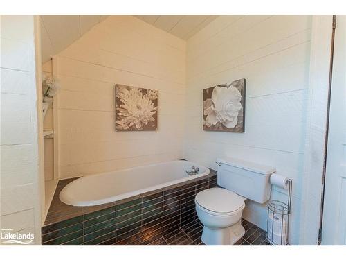 1011 Sterling Lane, Minden, ON - Indoor Photo Showing Bathroom