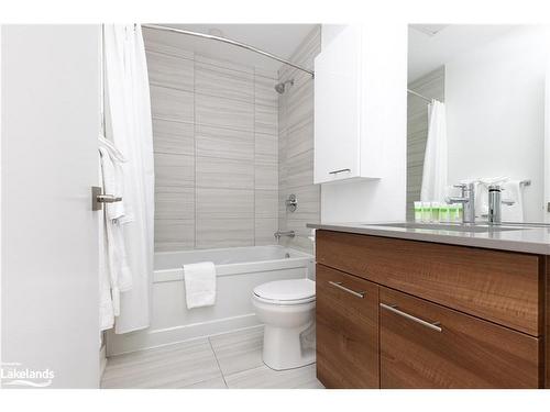 206-120 Carrick Trail, Gravenhurst, ON - Indoor Photo Showing Bathroom