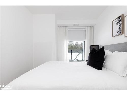 206-120 Carrick Trail, Gravenhurst, ON - Indoor Photo Showing Bedroom