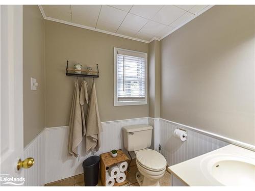 15 River Street, Coldwater, ON - Indoor Photo Showing Bathroom
