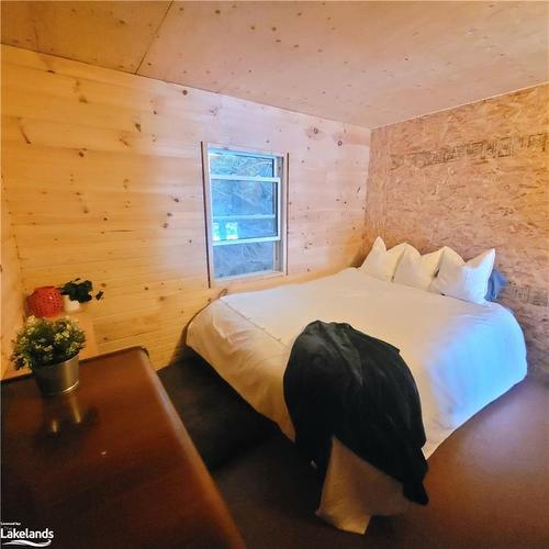 14208 Long Island, Algonquin Highlands, ON - Indoor Photo Showing Bedroom
