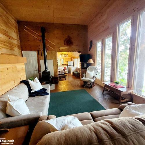 14208 Long Island, Algonquin Highlands, ON - Indoor Photo Showing Living Room