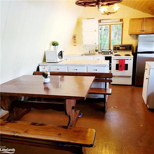 14208 Long Island, Algonquin Highlands, ON - Indoor Photo Showing Kitchen