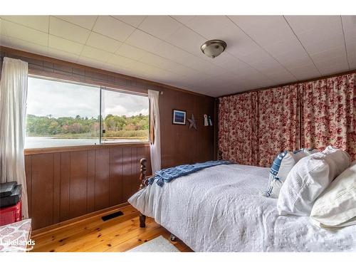1020 Gordonier Lake Road Private, Bracebridge, ON - Indoor Photo Showing Bedroom