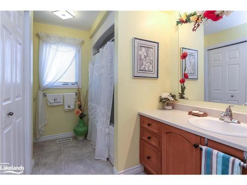 97 New York Avenue, Wasaga Beach, ON - Indoor Photo Showing Bathroom