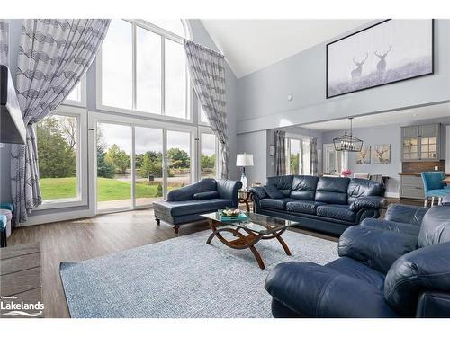 379 Santas Village Road, Bracebridge, ON - Indoor Photo Showing Living Room