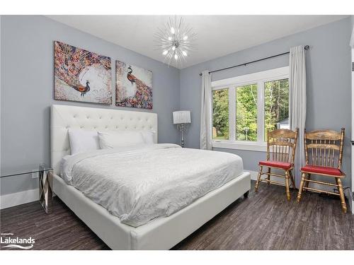 379 Santas Village Road, Bracebridge, ON - Indoor Photo Showing Bedroom