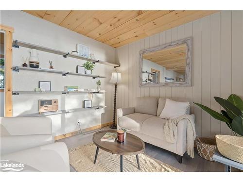 1192 Glen Gordon Road, Bracebridge, ON - Indoor Photo Showing Living Room