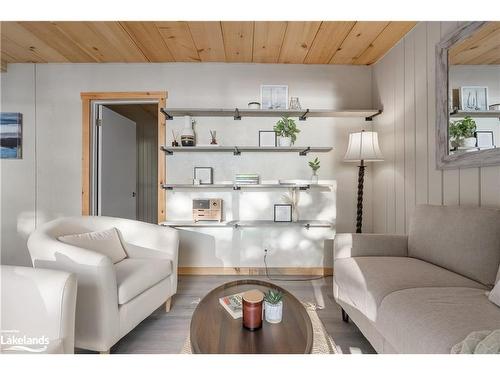 1192 Glen Gordon Road, Bracebridge, ON - Indoor Photo Showing Living Room