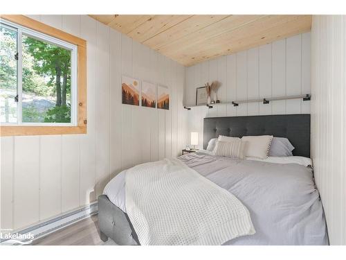 1192 Glen Gordon Road, Bracebridge, ON - Indoor Photo Showing Bedroom