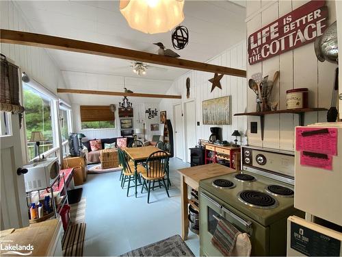 11001 Crane Lake Drive S, Dorset, ON - Indoor Photo Showing Kitchen