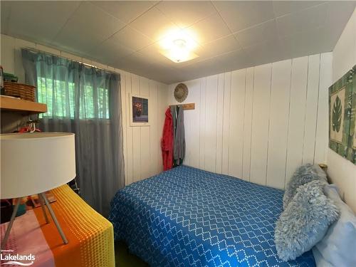 11001 Crane Lake Drive S, Dorset, ON - Indoor Photo Showing Bedroom