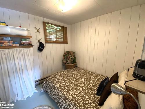 11001 Crane Lake Drive S, Dorset, ON - Indoor Photo Showing Bedroom