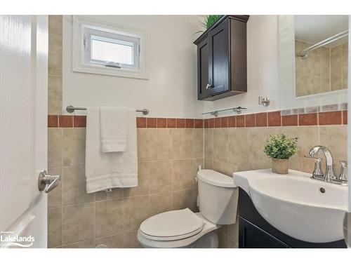 24 Jason Square, Brampton, ON - Indoor Photo Showing Bathroom