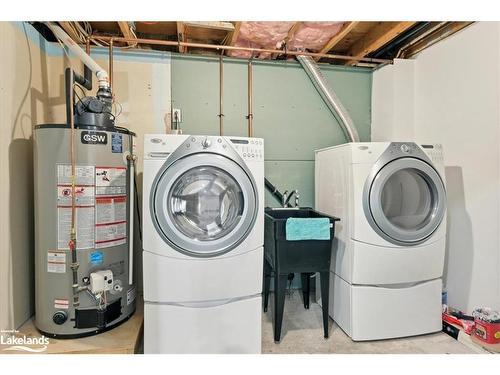 24 Jason Square, Brampton, ON - Indoor Photo Showing Laundry Room