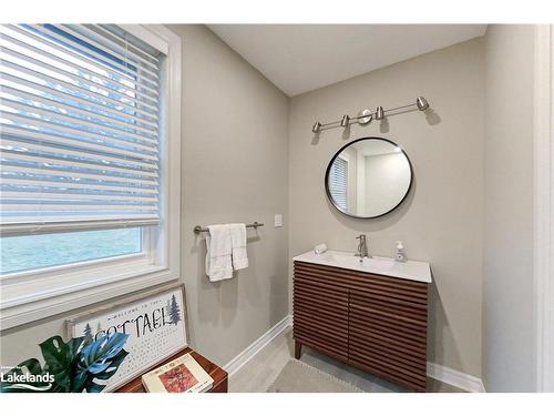 73 Arthur Street E, Thornbury, ON - Indoor Photo Showing Bathroom