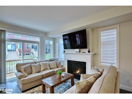 155 Courtland Street, The Blue Mountains, ON - Indoor Photo Showing Living Room With Fireplace